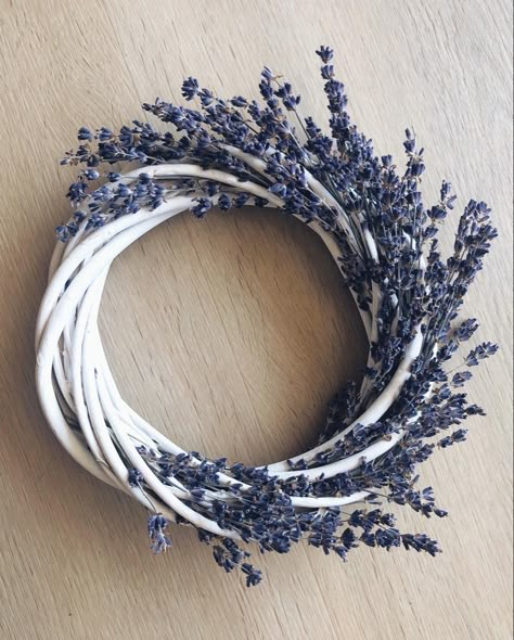 Dried Lavender Wreath, Lavender Wreaths For Front Door, Lavender Display, Bedroom Wreath, Summer Lavender, Dekoratívne Vence, Lavender Crafts, Flower Shop Decor, Lavender Decor