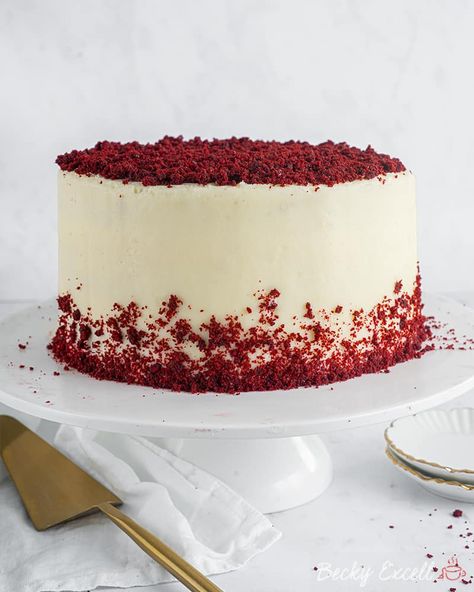 Simple Red Velvet Cake Designs, Redvelvet Cake Design, Red Velvet Cake Decoration Ideas, Gluten Free Red Velvet Cake Recipe, Bolo Red Velvet Receita, Red Velvet Cake Decoration, Gluten Free Red Velvet Cake, Red Velvet Truffles, Red Velvet Birthday Cake