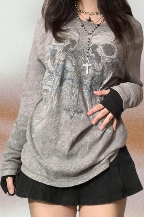 Round neck, letter print, long sleeve, drop shoulder, oversized tees, pullovers, fashionable. #amazon #amazonfinds #amazonbestsellers #tee #top #shirt #roundneck #longsleeve #graphicprint #dropshoulder #oversized #gothic #y2k #skull #cross #grey Shirt With Chains, Styl Grunge, Grunge Long Sleeve, Punk Style Outfits, Vintage Mall, Casual Halloween, Gothic Tops, Y2k Long Sleeve, Alt Style