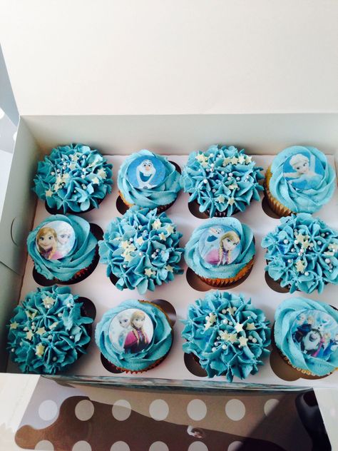 Anna And Elsa Cupcakes, Elsa Birthday Cupcakes, Frozen Birthday Cupcake Ideas, Elsa Cupcakes Ideas, Frozen Cupcake Ideas, Frozen Themed Cupcakes, Frozen Cupcakes Birthday, Elsa Cupcakes, Frozen Birthday Cupcakes