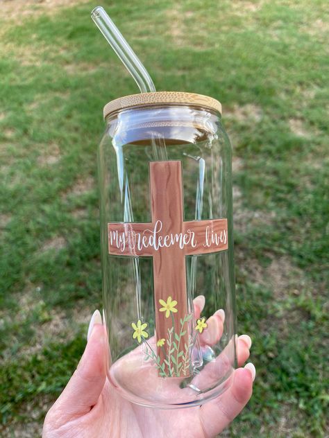 This stylish glass can cup is the perfect gift for the Christian girlies out there or a treat for yourself! Comes with a glass straw, a bamboo lid and a glass straw cleaner. 20oz. Hand wash gently. This is a HAND DRAWN design created by the owner of this shop, Teresa Marie. Do not replicate, copy or steal my design. Thank you! Christan Gifts, Christian Glass Cups, Christian Cups, Cute Christian Gifts, Bible Gifts, Bible Crafts Sunday School, Christian Products, Christian Clothing Brand, Teacher Appreciation Gifts Diy