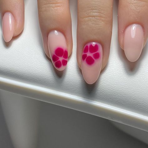 Almond Blooming Gel Nails, Beginner Nail Designs Gel, Nail Ideas With Blooming Gel, Easy Blooming Gel Nail Art, Blooming Effect Nails, Xxs Almond Nails, Nail Designs With Blooming Gel, Short Blooming Gel Nails, Nail Ideas Blooming Gel