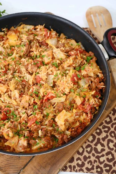 One Pot Cabbage, Loaded Cabbage, Cabbage Recipes Southern, Savoury Mince, Cabbage Dishes, Advanced Cardiac Life Support, Cabbage Casserole Recipes, Cabbage Rice, Kielbasa Recipes