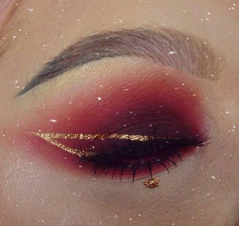 Golden graphic eyeliner Gold Eyeliner Ideas, Golden Eyeliner Look, Sun Inspired Makeup Looks, Sparkly Red Makeup, Red And Gold Makeup Looks For Prom, Gold Graphic Liner, Red Yellow Makeup, Red Eyeliner Makeup Looks, Gold Eyeliner Makeup