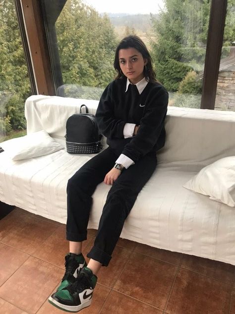 Jordan 1 With Dress Outfit, Dress Pants With Jordans, Women’s Jordans Outfit, Jordan 1 Green Outfit Women, Air Jordan 1 Outfit Women Dress, Jordan Winter Outfits, Air Jordan 1 High Outfit Women, Women Air Jordan 1 Outfit, Jordan Air 1 Outfit Women