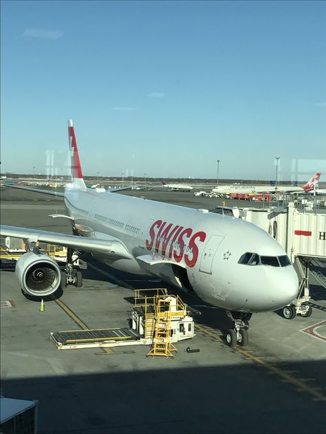 Swiss Airlines, British Airline, Dubai Airport, Travel Picture Ideas, International Airlines, Cargo Airlines, International Airport, Flight, Girly Photography