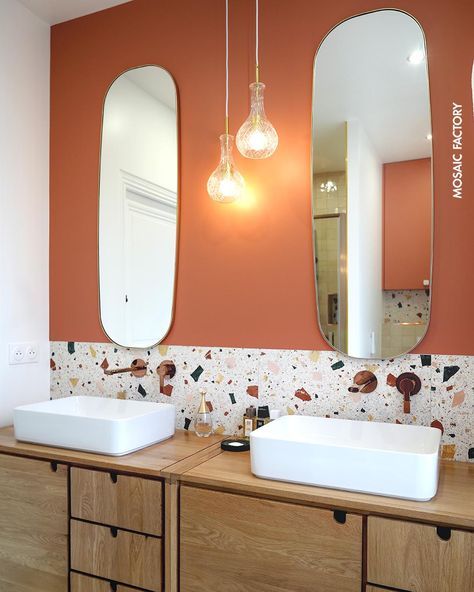 Salle de bain terrazzo Terracotta Bathroom, Terrazzo Bathroom, White Terrazzo, Bathroom Style, Bathroom Inspiration, Vintage House, Bathrooms, Home Diy, House Interior