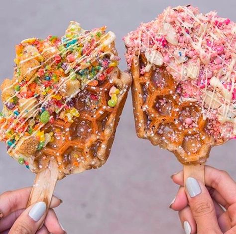 These dreamy waffle pops: | Here's All The Impossibly Hipster Food At Coachella This Year Coachella Food, Waffle Pops, Hipster Food, Trendy Food, Milk Shakes, Waffle Recipes, Cute Desserts, Food Trucks, Cafe Food