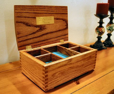 Oak Jewelry Box featuring Box Joint Construction #DIY Jewerly Box Diy, Diy Jewelry Box, Jewelry Box Plans, Jewelry Box Design, Jewerly Boxes, Box Joints, Jewelry Box Diy, Woodworking Box, Handmade Jewelry Box