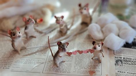 Soft Sculpture Animals, Mouse Diy Craft, Mouse Doll Diy, Spun Cotton Dolls, Cotton Mache, Spun Cotton Tutorial, Felted Mouse Tutorial How To Make, Spun Cotton Animals, Spun Cotton Halloween