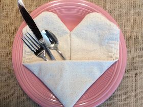 Diy Paper Napkin Folding, Napkin Ring Folding, Fold A Napkin, Valentine Dinner Party, Valentine Flower Arrangements, Easy Napkin Folding, Cloth Napkin Folding, Paper Napkin Folding, Pretty Table Settings