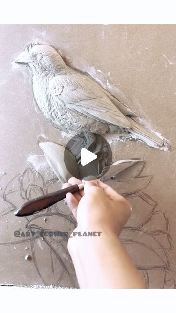 Sculpture Art On Canvas, Basrelief Sculpture, Relief Sculpture Ideas, 3 Dimensional Art, 3d Wall Art Sculpture, Bird Paintings On Canvas, Sculpture Art Projects, Drywall Art, Clay Birds