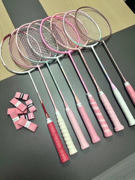 Pink Badminton Aesthetic, Aesthetic Badminton, Pink Badminton, Badminton Aesthetic, Badminton Pictures, Sport Badminton, Doe Eye Makeup, 2 Besties, Mode Tennis