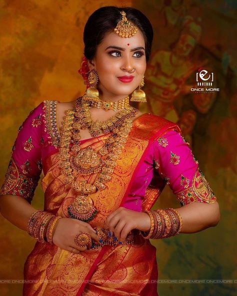 https://youtu.be/bcxwb01aKVo Bridal Jewellery Collections, Srilankan Wedding, South Indian Wedding Hairstyles, South Indian Bride Saree, Indian Bride Poses, South Indian Bridal Jewellery, Latest Indian Jewellery, Bride Photos Poses, Indian Wedding Photography Couples