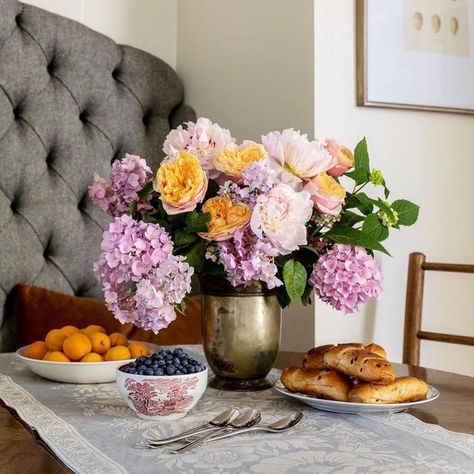 Instagram Breakfast, French Magazine, Kitchen Nook, Country French, European Designs, Breakfast Nook, Flower Arrangement, Get Over It, French Country