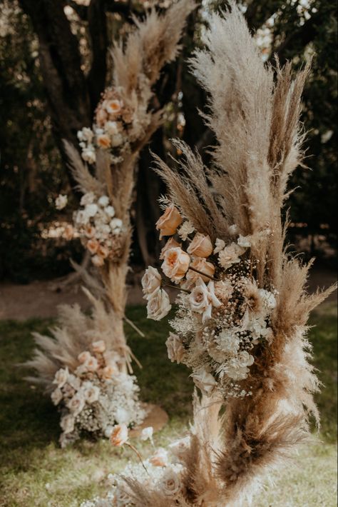 Boho Pampas Grass Wedding Arch Arrangement, Boho Fall Wedding Arbor, Pampas Flower Arch, Broken Arch Dried Flowers, Unique Wedding Alter Ideas, Boho Florals For Wedding, Beige Wedding Arch, Boho Wedding Arch Decor, Earthy Wedding Arch