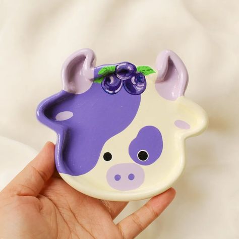 Cow Pottery, Cow Clay, Blueberry Cow, Clay Trinket Dish, Random Products, Diy Air Dry Clay, Polymer Clay Figures, Clay Diy Projects, How To Make Clay