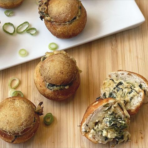 We love a cob loaf and anything cob-related so, needless to say, we're obsessed with these mini versions. Make the tiny cob loaves using store-bought pizza dough and then stuff them with a creamy, cheesy spinach filling. These individual bites are a fun finger food idea but can work just as well as an indulgent snack. Christmas Finger Food, Cob Dip, Cob Loaf Dip, Party Food Favorites, Spinach Filling, Cob Loaf, Beef Lasagne, Christmas Finger Foods, Store Bought Pizza Dough