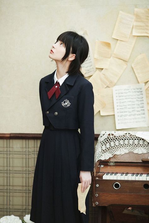 Love Style, Bautiful Style Hair School, Women In School Uniform Poses, English School Uniform, Vintage School Uniform, Kpop Dress, Student Uniform, Japanese Uniform, School Uniform Fashion, Hair School, Uniform Ideas