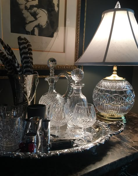 Crystal Decanter Display Ideas, Decanter Decor Ideas, Traditional Family Rooms, Mood Board Bedroom, Townhouse Interior, Home Cocktail Bar, Decanter Decor, Vintage French Country, Bar Cart Decor