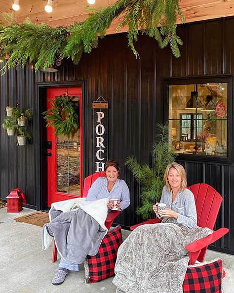 Plaids And Poppies, Christmas Dining Room Table, Cabin Christmas Decor, Porch Trees, Plaid Christmas Decor, Christmas Dining Room, Exterior House Color, Cabin Christmas, Lake House Plans