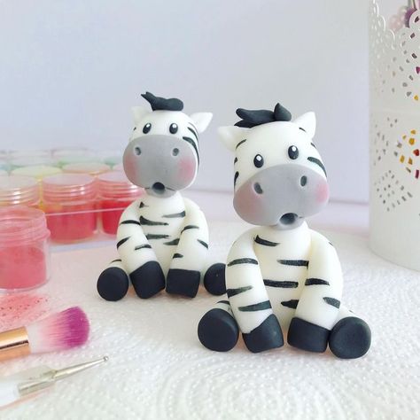 Jennifer Bee’s Cakery on Instagram: "Two little sugar Zebras created for a friend. They turned out so cute. 💕🦓🦓 . . . . #sugarzebra #caketopper #sugarcraftanimal #sugaranimal #stripes #blackandwhite #zebra #sugarcrafting #cute" Zebra Fondant, Sugar Animal, Jungle Cakes, Jungle Cake, Sugar Craft, Black & White, Zebras, Party Time, Cake Toppers