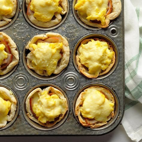 Make-Ahead Eggs Benedict Toast Cups Quiche Pastry, Toast Cups, Make Ahead Brunch Recipes, Biscuit Cups, Make Ahead Brunch, Egg Benedict, Potluck Recipes, Christmas Breakfast, Muffin Tins