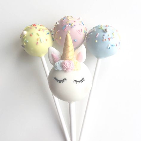 Unicorn Party Cake, Cake Pop Receita, Unicorn Dessert Table, Diy Unicorn Cake, Easy Unicorn Cake, Unicorn Cake Smash, Unicorn Cake Pops, Unicorn Desserts, Unicorn Themed Birthday Party