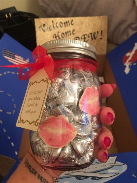 Candy Kisses Ideas, Mason Jar Valentines Ideas, Jar Valentines Ideas, Valentines Ideas Diy, Handmade Gifts For Gf, Diy Mason Jar Christmas Gifts, Kisses Gifts, Homemade Mason Jar Gifts, Hershey Kisses Gifts