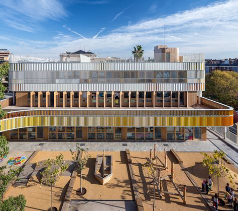 © Simón García Wooden Playground Equipment, Patio Grande, School Campus, School Yard, Flat Roof, The New School, Facade Design, School Architecture, Street Artists