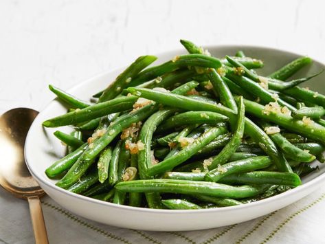 Green Beans With Shallots, Garlic Green Bean Recipes, Shallot Recipes, Green Bean Casserole Easy, Easy Green Beans, French Green Beans, Garlic Recipe, Sauteed Green Beans, Fried Green Beans