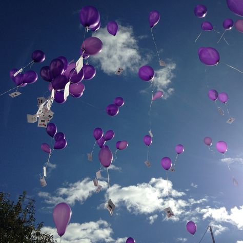 Globos cielo A Wallpaper Letter Love, Wallpaper Letter, Balloon Release, Purple Balloons, Fotos Aesthetic, When I Die, Post Mortem, Travel Aesthetic, Balloons