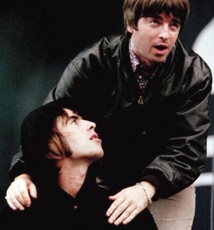 Oasis Brothers, Liam Gallagher Noel Gallagher, Liam Oasis, Liam Gallagher Oasis, Liam And Noel, Paul Weller, Best Mate, Noel Gallagher, Liam Gallagher