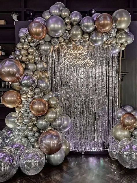 Gold White Silver Party Decorations, Party Metalic Decorations, Disco Dance Theme Decorations, 17 Party Decorations, Decoration New Year Party, Cowboy Glam Party Decor, Silver And Gold Disco Party, Outside Prom Decorations, Diamond Prom Theme