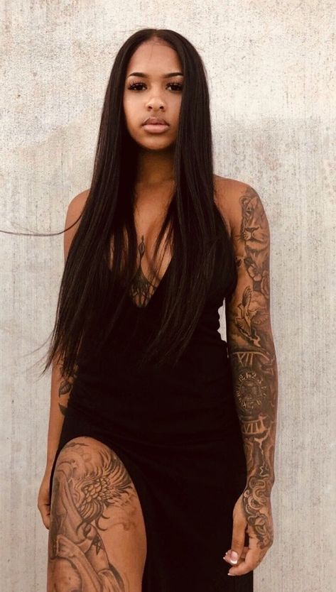 Dark Skin Tattoo, Black Girls With Tattoos, Tattoed Women, Pretty Tattoos For Women, Girl Sleeves, Stylist Tattoos, Piercing Tattoo, Pretty Tattoos, Inked Girls