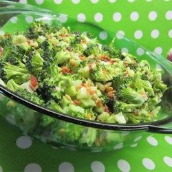 Broccoli Salad I Broccoli Salad With Raisins, Broccoli Salad With Cranberries, Salad Bacon, Best Broccoli Salad Recipe, Creamy Broccoli Salad, Easy Broccoli Salad, Chopped Broccoli, Mushroom Broccoli, Broccoli Cauliflower Salad