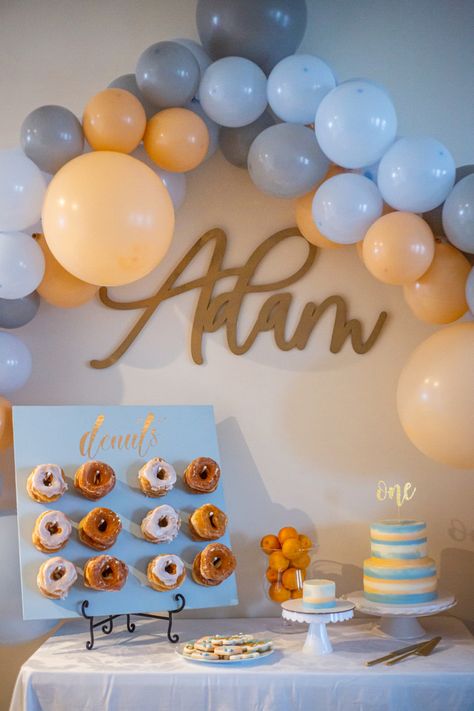 Donut Party Decorating Ideas, Simple 1st Birthday Party Boy Theme, Boy Donut Birthday Party, Donut 1st Birthday Party Boy, Hes A Sweet One Birthday, Donut First Birthday Party Boy, Donut Grow Up First Birthday Boy, Donut Birthday Party Boy, Donut Board Diy