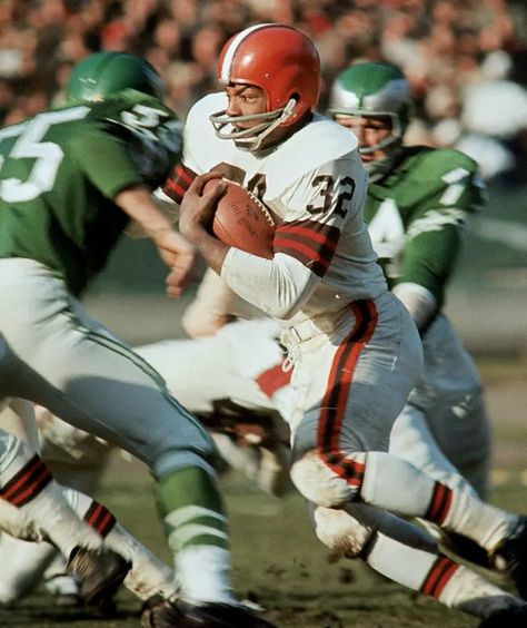 The Top 10 Exits in Sports History - Sports Illustrated Neil Leifer, Nfl Browns, Nfl Pictures, Cleveland Browns Football, Jim Brown, Nfl Football Players, Browns Football, American Football Players, Football Photos