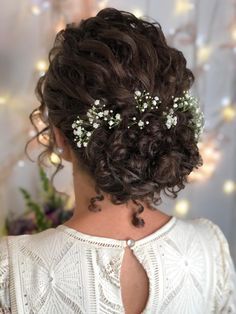 Bridal Style For Curly Hair, Very Curly Bridal Hair, Wedding Curly Bun Hairstyles, Wedding Hairstyles For Curly Hair Updo, Wedding Hairstyles Curly Hair Updo, Party Hair For Curly Hair, Quinceanera Hairstyles For Short Curly Hair, Curly Bun Bridal Hair, Curly Bun Hairstyles For Wedding