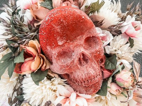 This science experiment doubles as spooky décor! Make a skull out of Borax crystals Borax Crystals Diy Skull, Borax Crystals Diy, Borax Crystals, School Science Projects, Diy Skulls, Creative Table, Creative Tables, Pirate Treasure, Science Experiment