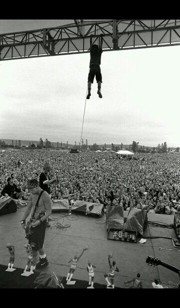 Pearl Jam I was at a concert where he did this, Lollapalooza Molson Park Barrie, ON 1992 Pearl Jam Eddie Vedder, Eddie Vedder, Rock N’roll, I'm With The Band, Alice In Chains, Band Photos, Lost Soul, Pearl Jam, Pop Rock