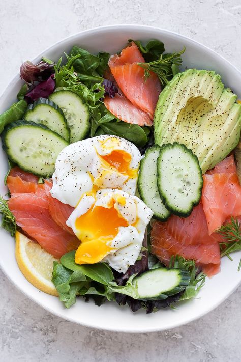 Poach An Egg, Wooden Skillet, Smoked Salmon Salad, Healthy Bowls, Salmon Salad, Healthy Lifestyle Food, An Egg, Luxury Hotels, Smoked Salmon