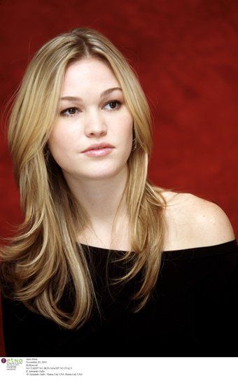 Julia Stiles as Dr. Erin Granger in Blood Gospel by James Rollins. Julia Stiles Hair, Blackberry Hair Colour, Graduated Layers, Hair Lob, Hairstyle Guide, Hair Clipart, Julia Stiles, Long Haircuts, Long Hairstyle