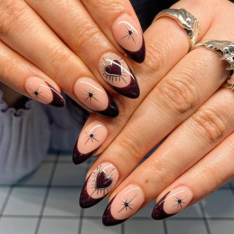 Goth Nails Almond, Nails Alternative Style, Alternative Nail Ideas, Goth Nail Designs, Witchy Nail Designs, Dark Academia Nails, Goth Nail Art, Punk Nails, Goth Nails