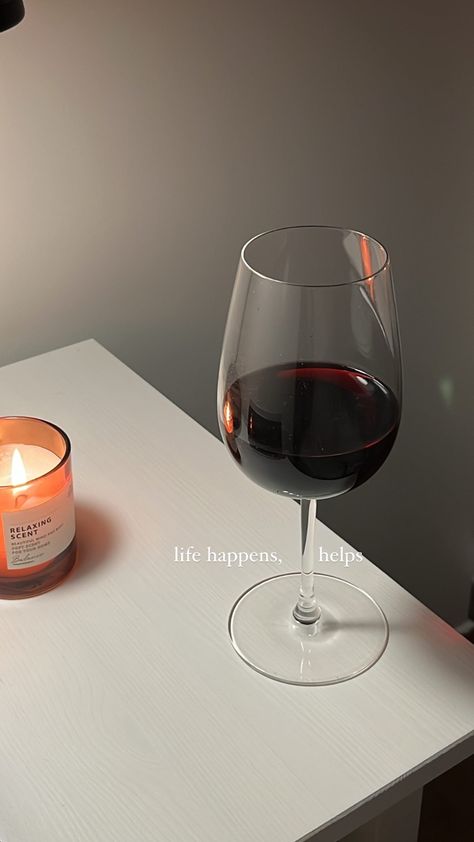 Red wine on a Tuesday evening Wine Inspo Photos, Wine Candle Aesthetic, Wine Party Aesthetic, Drink Aesthetic Alcoholic, Drinking Wine Aesthetic, Vino Aesthetic, Red Wine Aesthetic, Wine Story, Wine Instagram