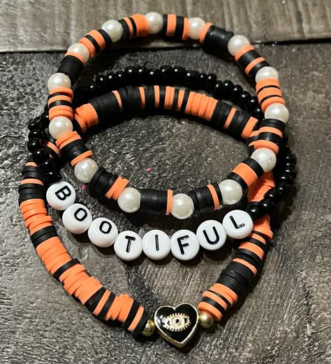 Head Bracelet Ideas, Spooky Clay Bead Bracelets, Clay Bead Halloween Bracelet Ideas, Beaded Bracelets Halloween, Clay Bead Bracelets Ideas Fall, Hocus Pocus Bracelet Ideas, Halloween Heishi Bracelet Ideas, Halloween Bracelet Ideas Clay, Spooky Bracelet Ideas