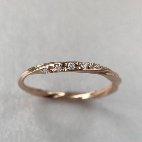 خواتم خطوبة, Delicate Stacking Rings, Band Diamond Ring, Wedding Band Women, Couples Ring Set, Curved Wedding Band, Unique Diamonds, Diamond Rings Bands, 가을 패션