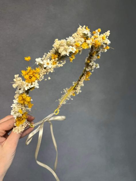 Dried Flower Hair Crown, Minimalist Flower Crown, Flower Crown Dried Flowers, Flower Crown Photography, Dried Flower Wedding Hair, Flower Crown Prom, Dried Floral Crown, Dried Flower Headpiece, Wildflower Wedding Crown