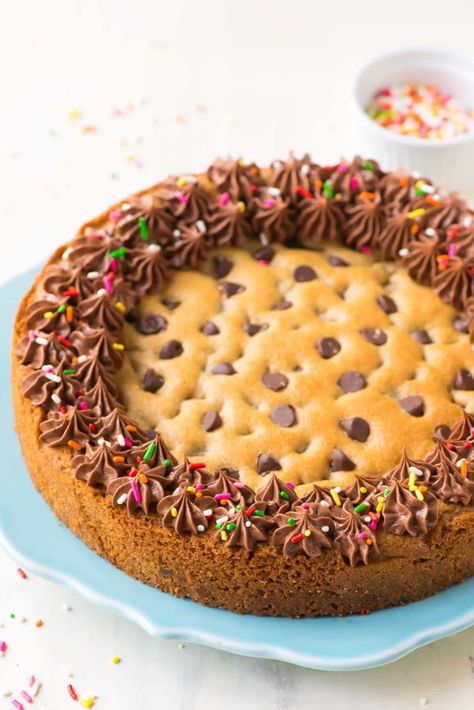 Cookie Cake {How to Make a Giant Birthday Cookie} - WellPlated.com Great American Cookie Recipe, Homemade Cookie Cake, American Cookies Recipe, Homemade Cookie Cakes, Chocolate Chip Cookie Cake Recipe, Spring Form Pan, Tollhouse Chocolate Chip Cookies, Spring Form, Toll House Chocolate Chip