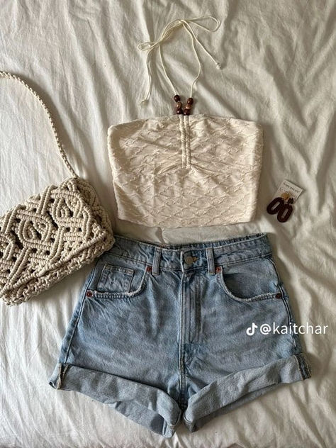 vacation outfit: denim shorts Summer Beach Outfits, Outer Banks Outfits, Vacation Outfit Ideas, Beachy Outfits, Outfit Inspo Summer, Looks Party, Summer Beach Outfit, Vacation Outfit, Summer Inspo